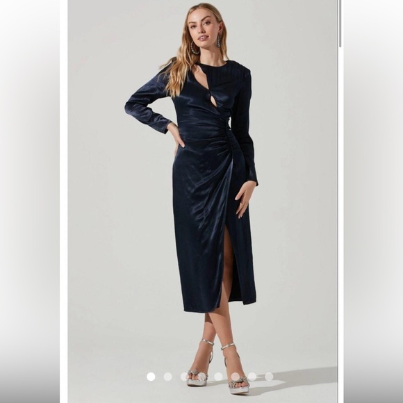 ASTR the label Elegant dark Blue Long Sleeve Dress with cut outs. NWT. Size S. - Picture 2 of 3